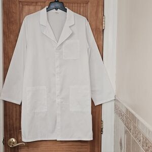 NWOT Unisex Lab Coat Professional Medical Button Front Classic Fit, Size M